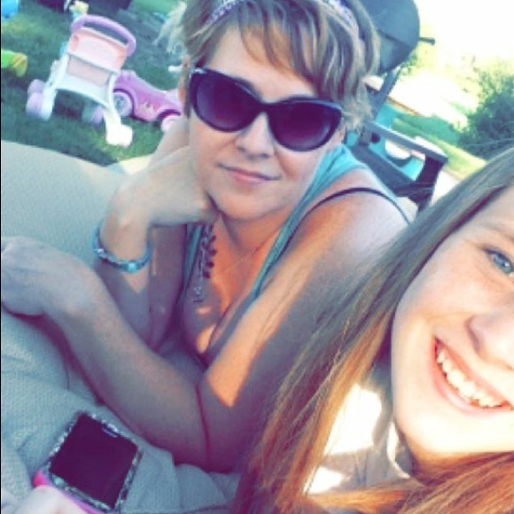 Meet your Posher, Erin - Picture 2 of 4